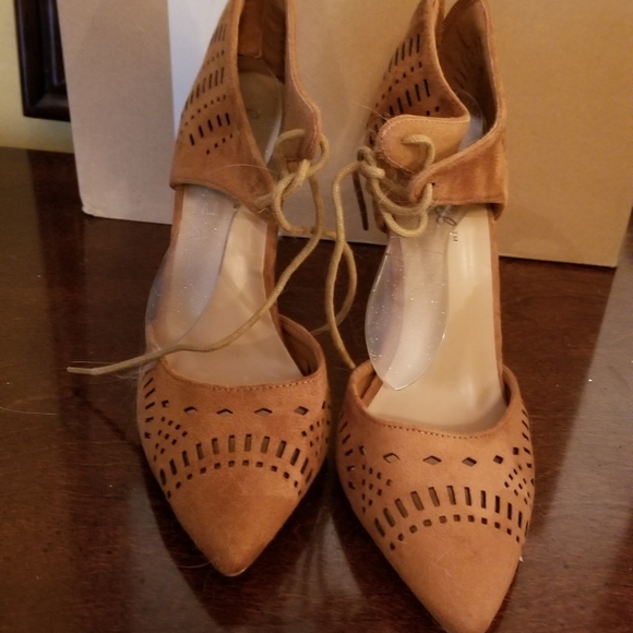 Heels - Picture 2 of 3